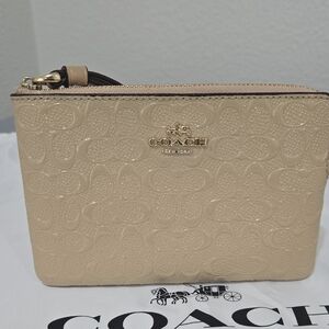 Coach Tan Leather Clutch Sophisticated Design